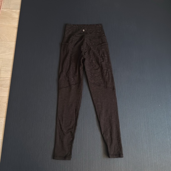 BuffBunny Flower Power Pocket Leggings, Black, Excellent Condition, medium - Picture 4 of 5